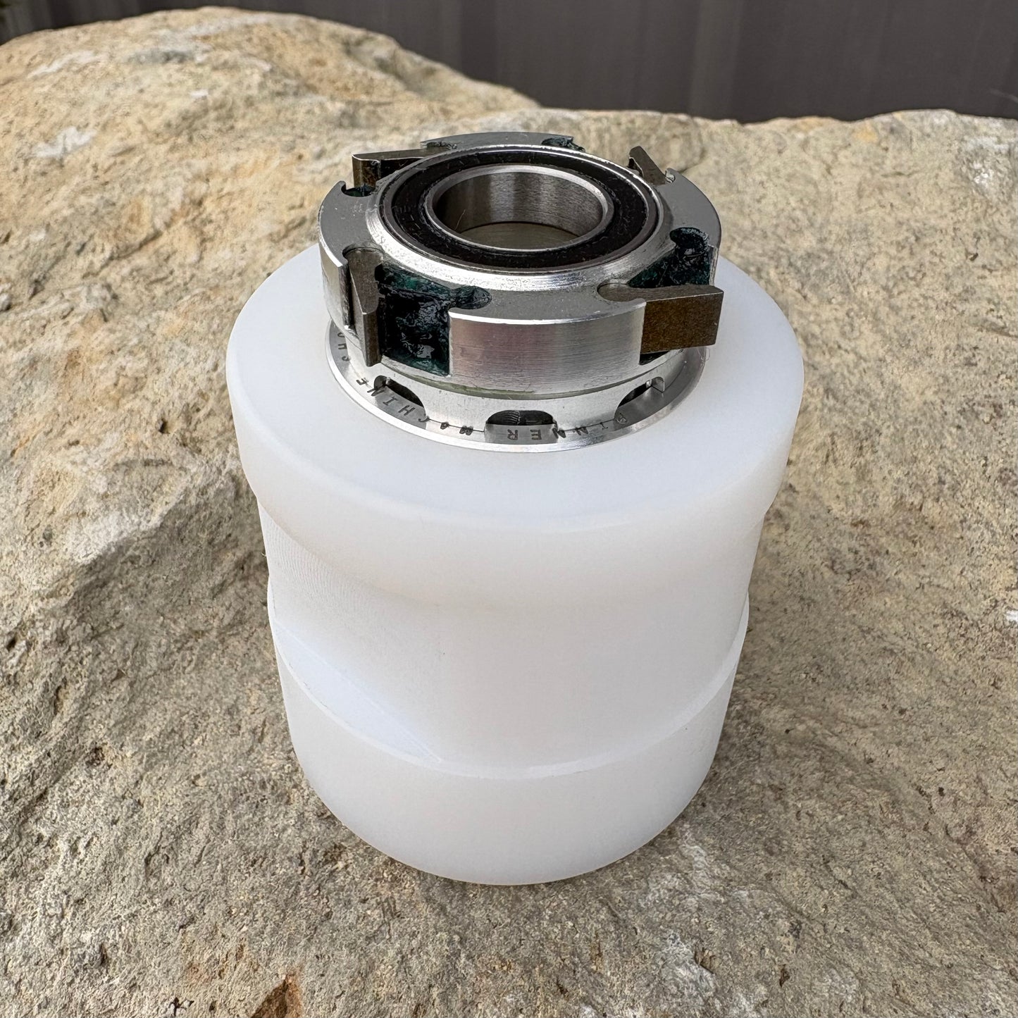 Vise-friendly Hub Support Tool