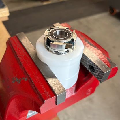 Vise-friendly Hub Support Tool